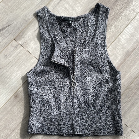 Dynamite CropTop 🩶🧨 - Picture 5 of 7